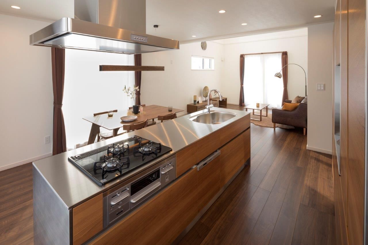 コスモ建設 【2400万円/札幌市/4LDK間取図あり】アイランドキッチンと書斎があるゆとりのある暮らしの建築実例画像5