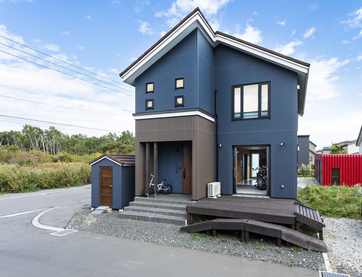 コスモ建設 【1900万円台/札幌市】大人の遊び心を散りばめたアメカジスタイルの家の建築実例画像1