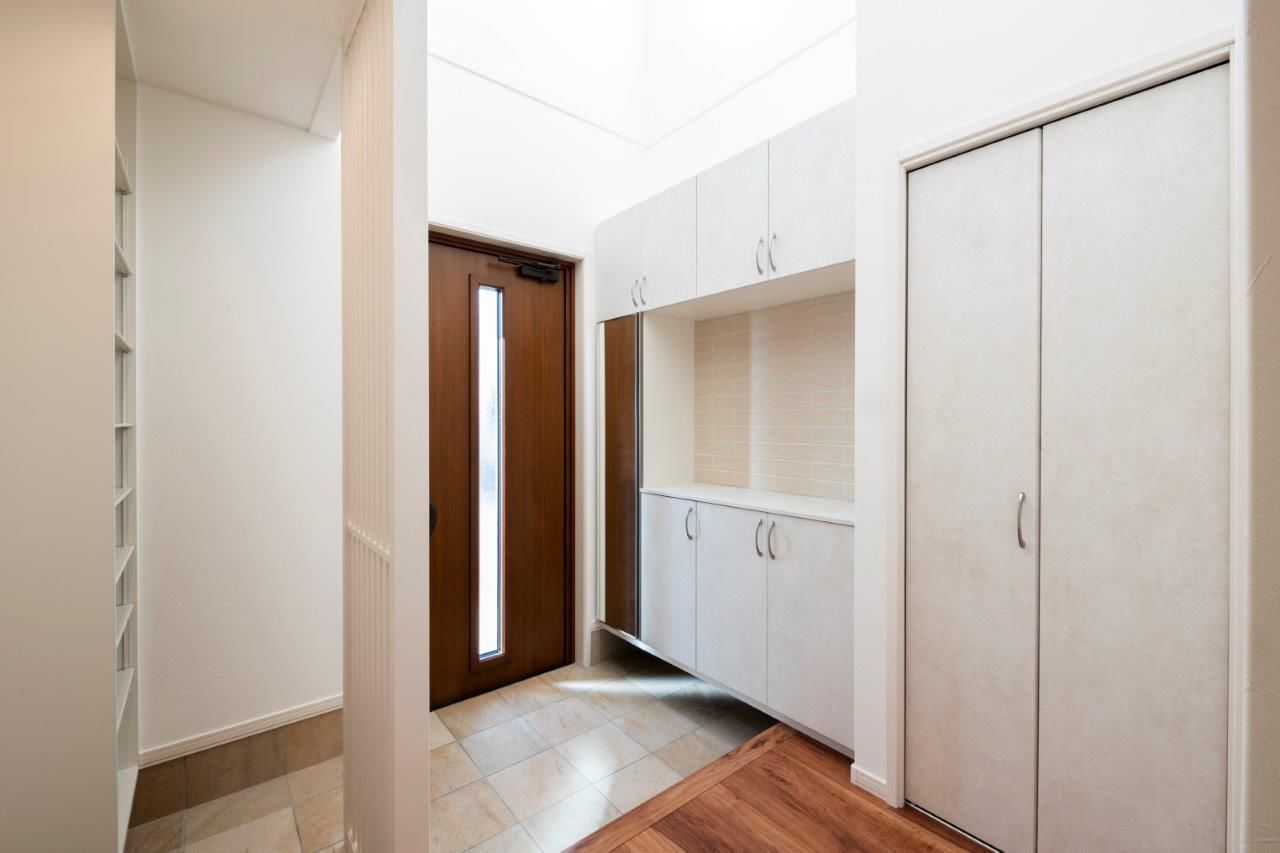 コスモ建設 吹抜け玄関とハイスタット仕様の家の建築実例画像4