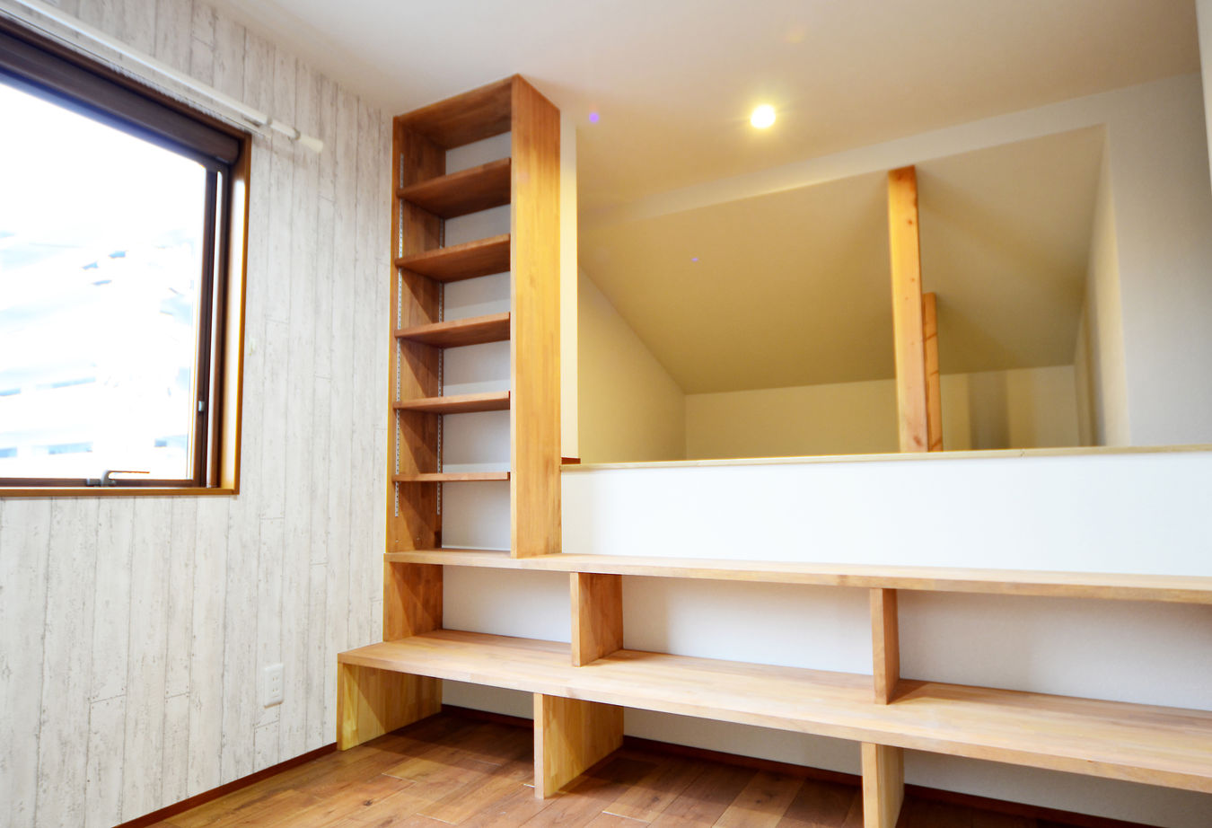 さんわの家 【2000万円台/カフェ風/ロフト】アンティークでおしゃれな中２階のある家の建築実例画像6