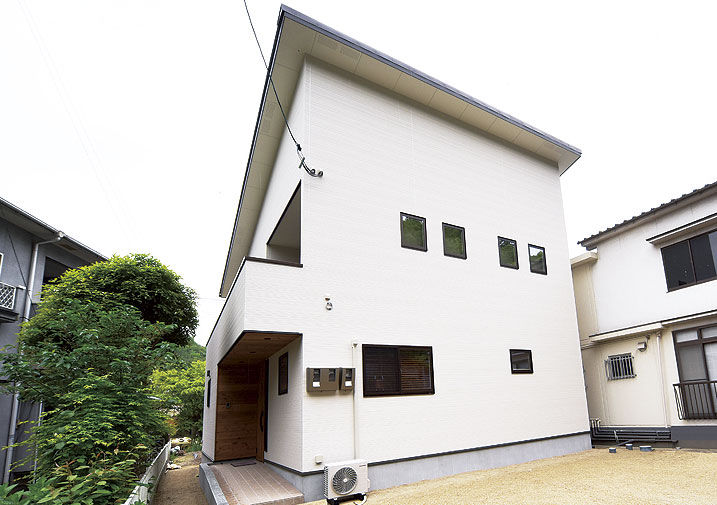 さんわの家 【1000万円台/間取り図あり/4人家族】薪ストーブが映える！永住暖かいカフェのような家の建築実例画像4