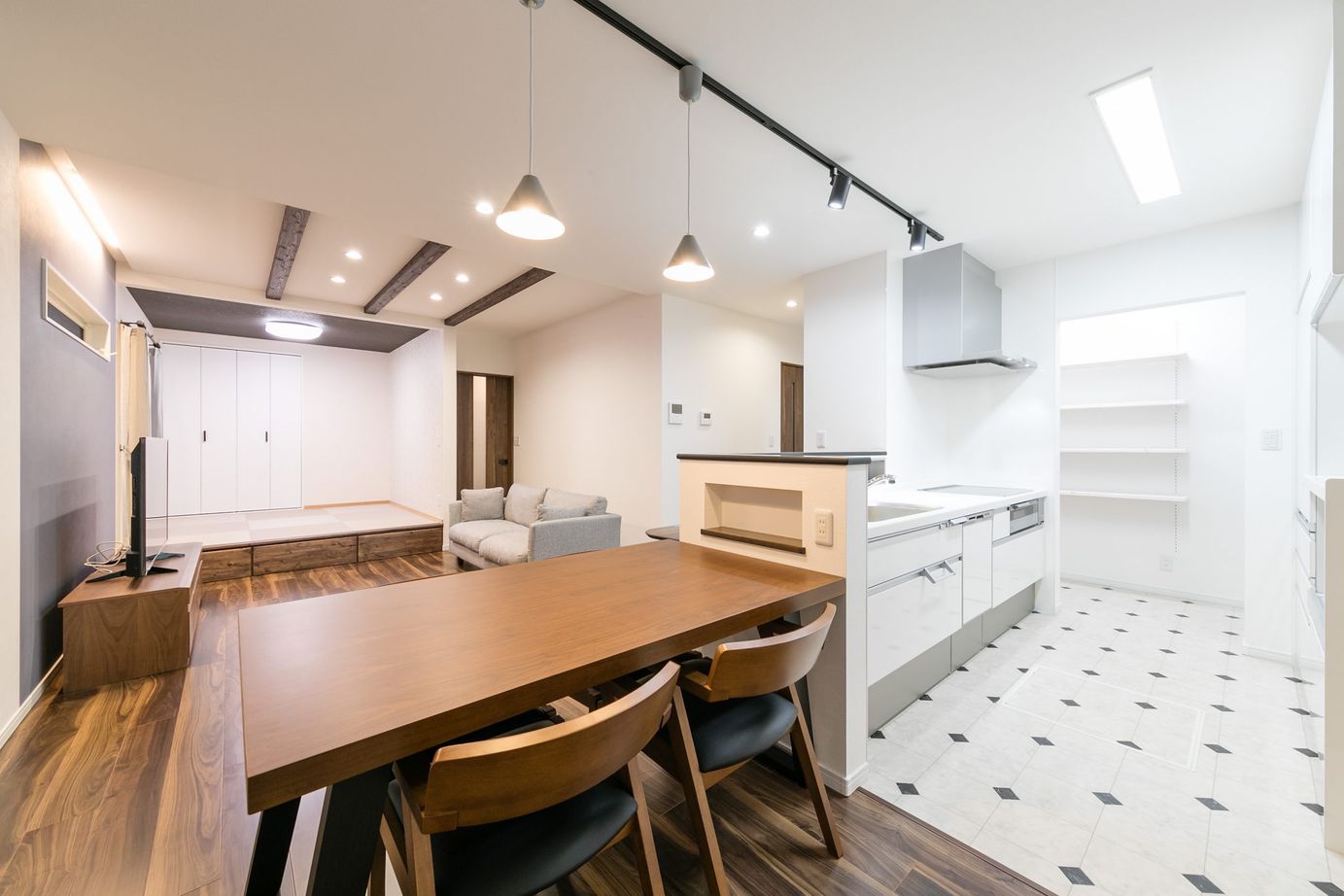 さんわの家 【広島県尾道市/2000万円台/シンプル】家事動線とデザイン性にこだわったスタイリッシュで無駄のない暮らしの建築実例画像3