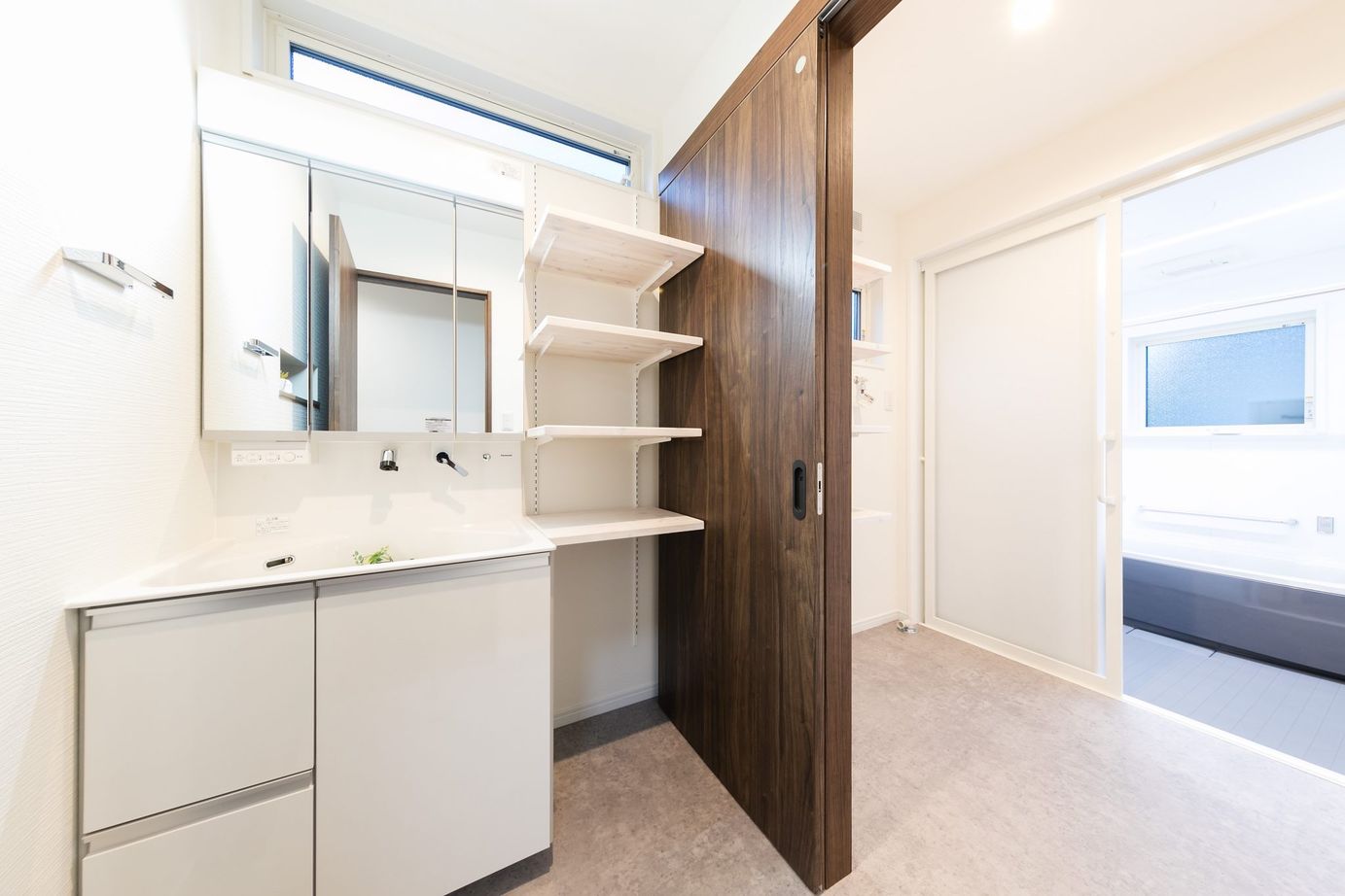 さんわの家 【広島県尾道市/2000万円台/シンプル】家事動線とデザイン性にこだわったスタイリッシュで無駄のない暮らしの建築実例画像7