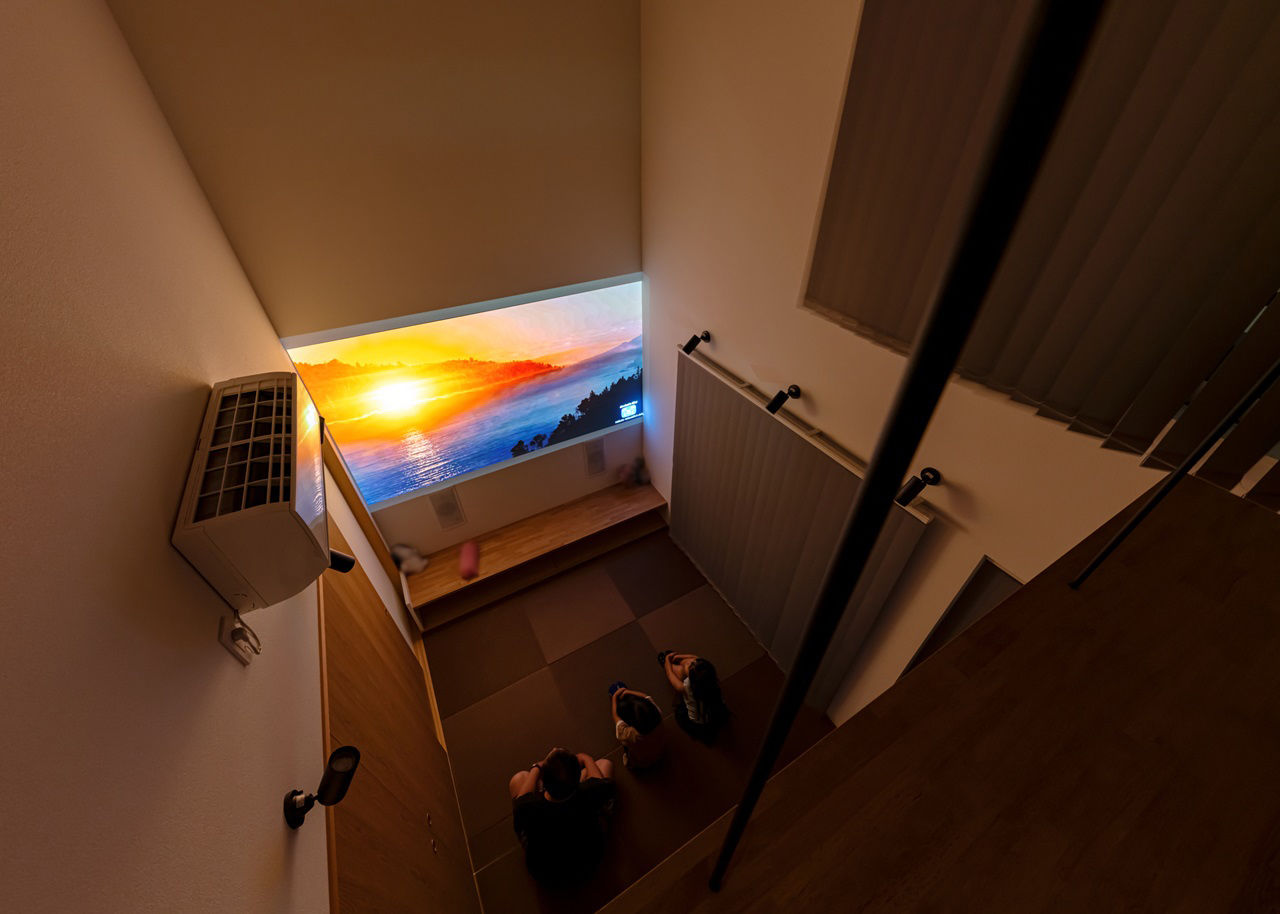 KAZA DESIGN（三晃不動産） 【名古屋市/太陽光発電】リビングがまるで映画館！本格的なホームシアターがある和室リビングの家の建築実例画像4