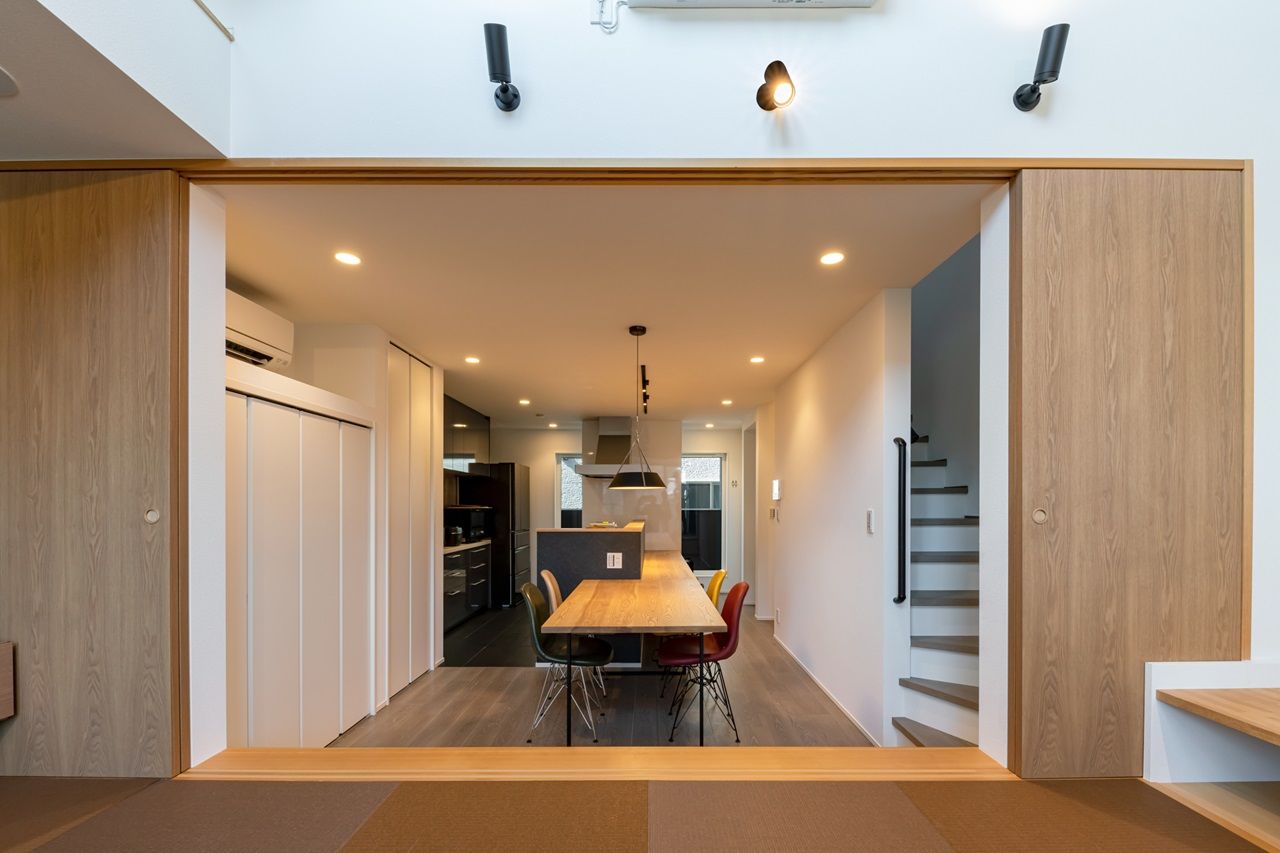 KAZA DESIGN（三晃不動産） 【名古屋市/太陽光発電】リビングがまるで映画館！本格的なホームシアターがある和室リビングの家の建築実例画像5