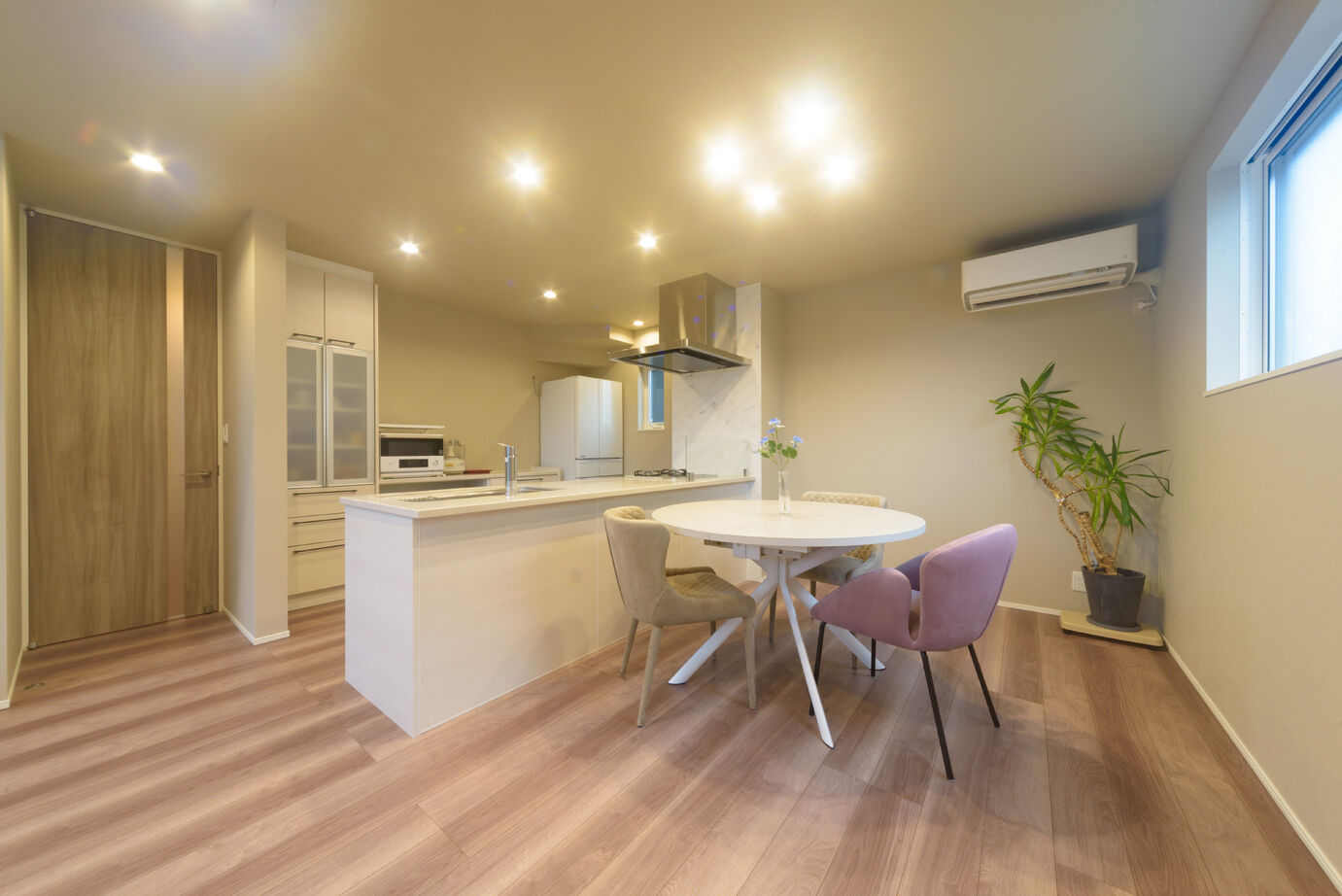 KAZA DESIGN（三晃不動産） 【名古屋市/2階リビング/3階建て】上品で上質な空間づくりが叶った3階建の家の建築実例画像4