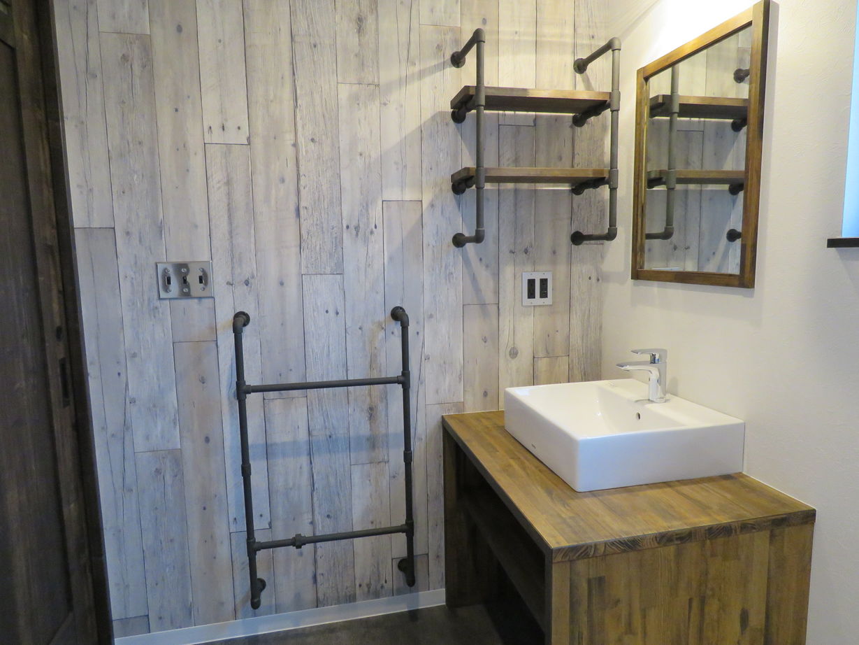 オクトハウジング 【1600万円/2LDK/間取り図あり】真っ黒なサイディング×造作モルタルの岩盤で、男前スタイルの平屋の建築実例画像13