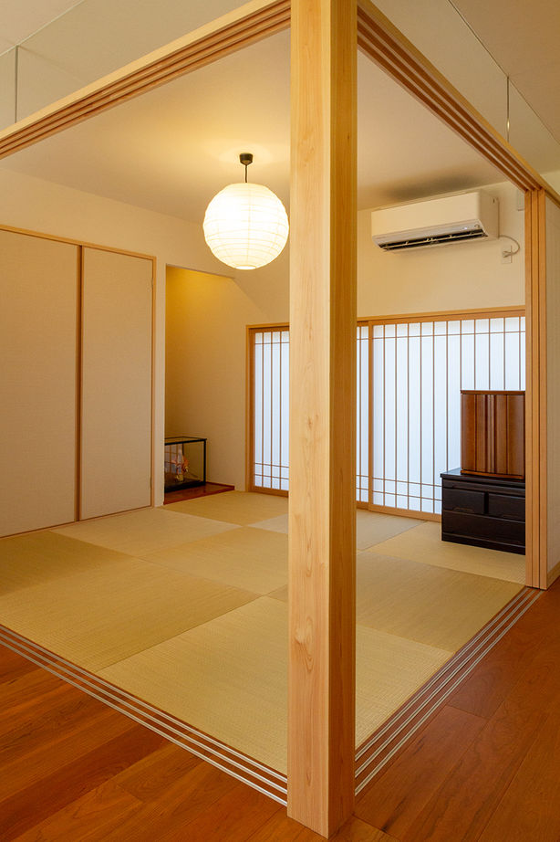 永和住宅 【4000万円台×吹き抜け】ウッドデッキのある中庭が、LDKに光をもたらす。上品な和風モダンの住まいの建築実例画像7