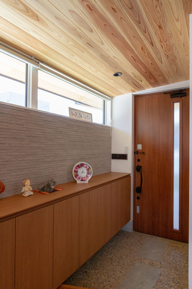 永和住宅 【4000万円台×吹き抜け】ウッドデッキのある中庭が、LDKに光をもたらす。上品な和風モダンの住まいの建築実例画像8