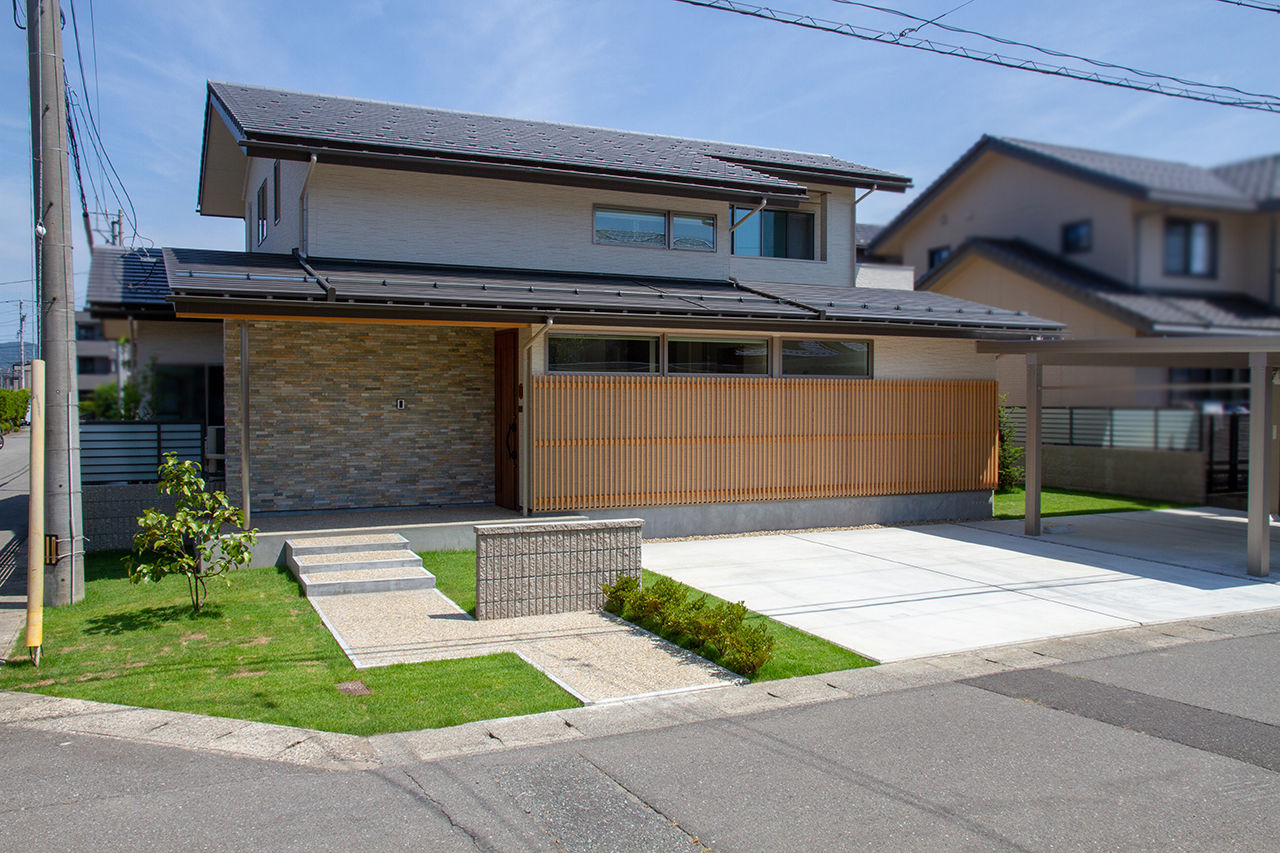 永和住宅 【4000万円台×吹き抜け】ウッドデッキのある中庭が、LDKに光をもたらす。上品な和風モダンの住まいの建築実例画像10