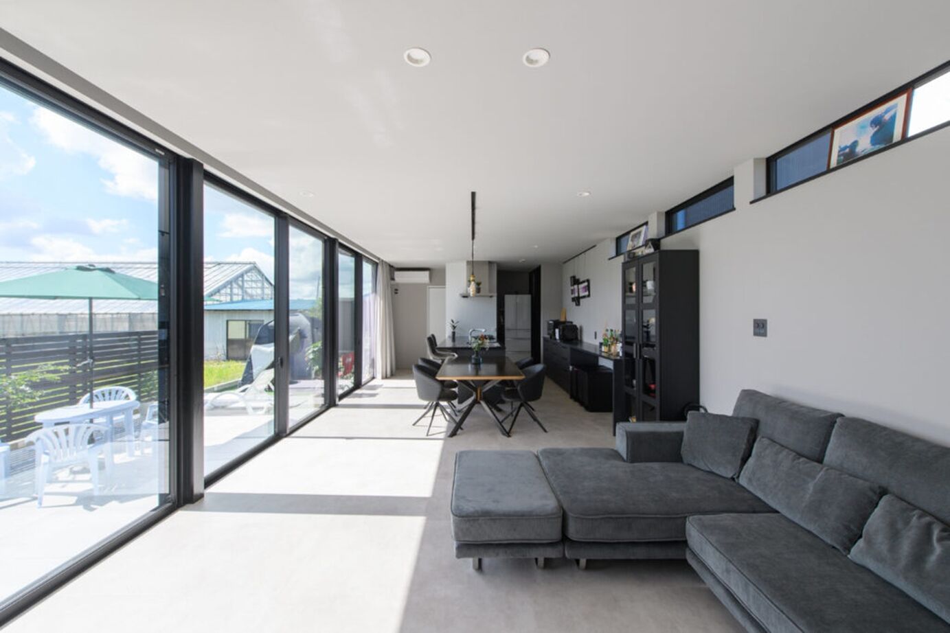 永和住宅 【3000万円台×テラス】連続した大開口窓から田園風景を取り込む、温泉旅館のような住まいの建築実例画像3