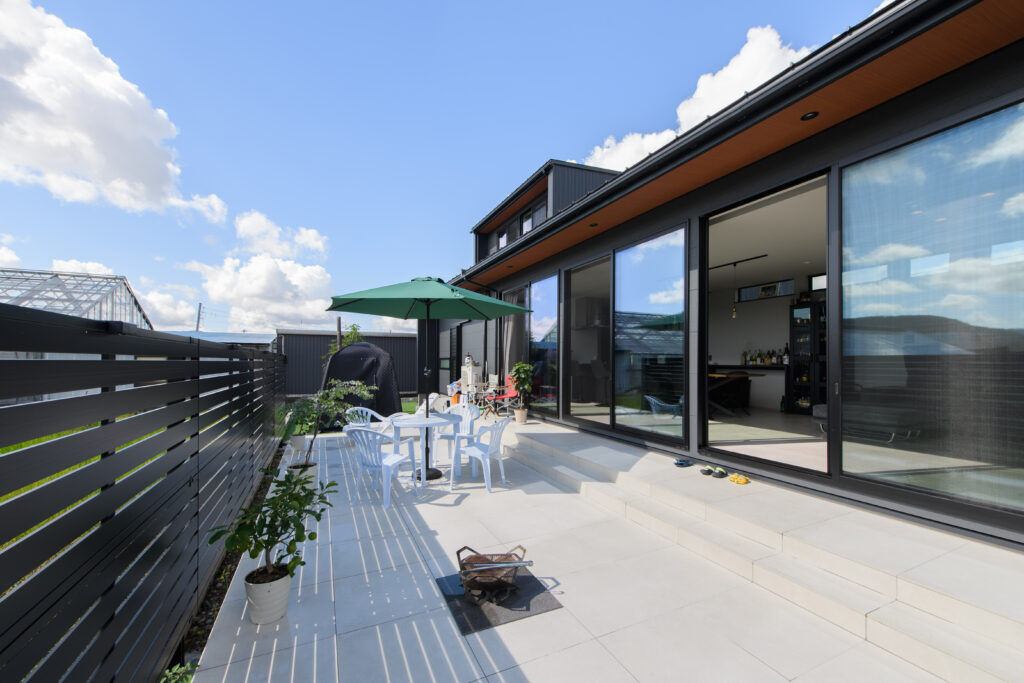 永和住宅 【3000万円台×テラス】連続した大開口窓から田園風景を取り込む、温泉旅館のような住まいの建築実例画像5