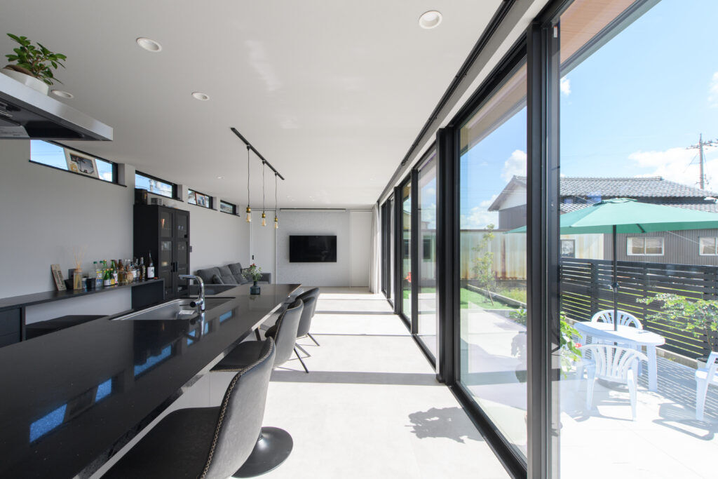 永和住宅 【3000万円台×テラス】連続した大開口窓から田園風景を取り込む、温泉旅館のような住まいの建築実例画像6