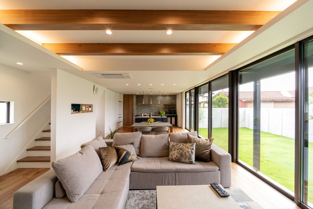 永和住宅 【4000万円台×ビルトインガレージ】大開口窓からたっぷりと光を取り込んだ開放的なリビングの家の建築実例画像2