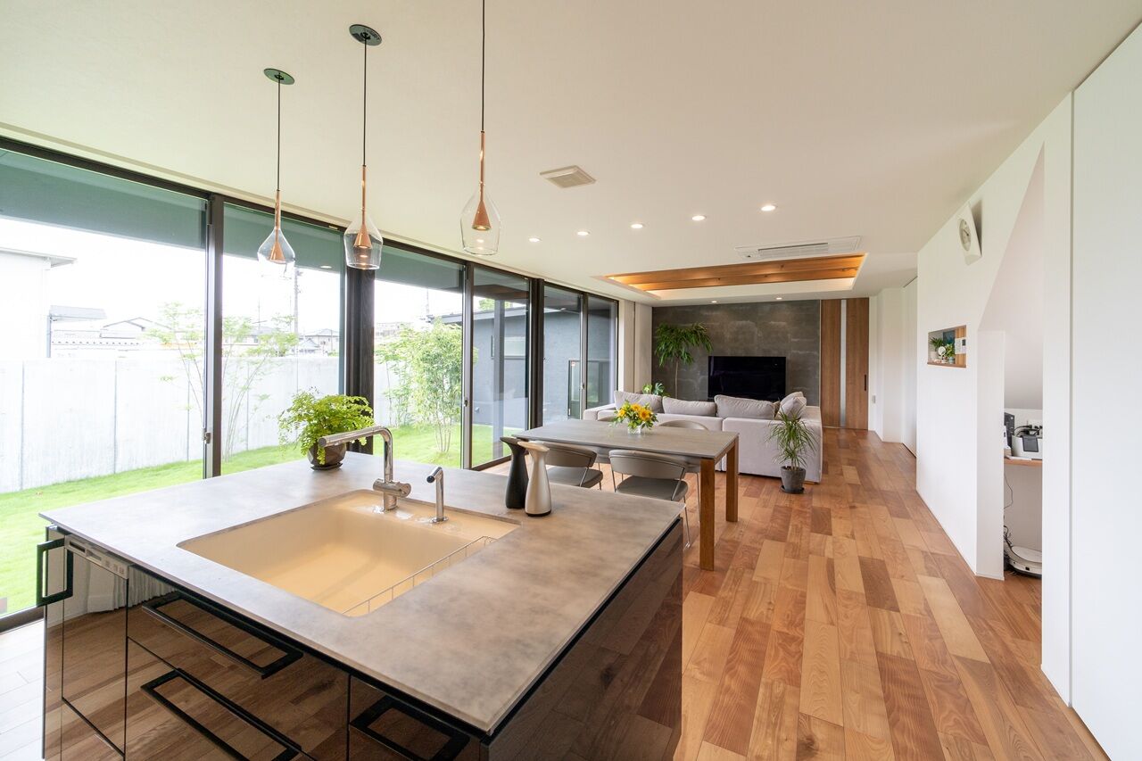 永和住宅 【4000万円台×ビルトインガレージ】大開口窓からたっぷりと光を取り込んだ開放的なリビングの家の建築実例画像3