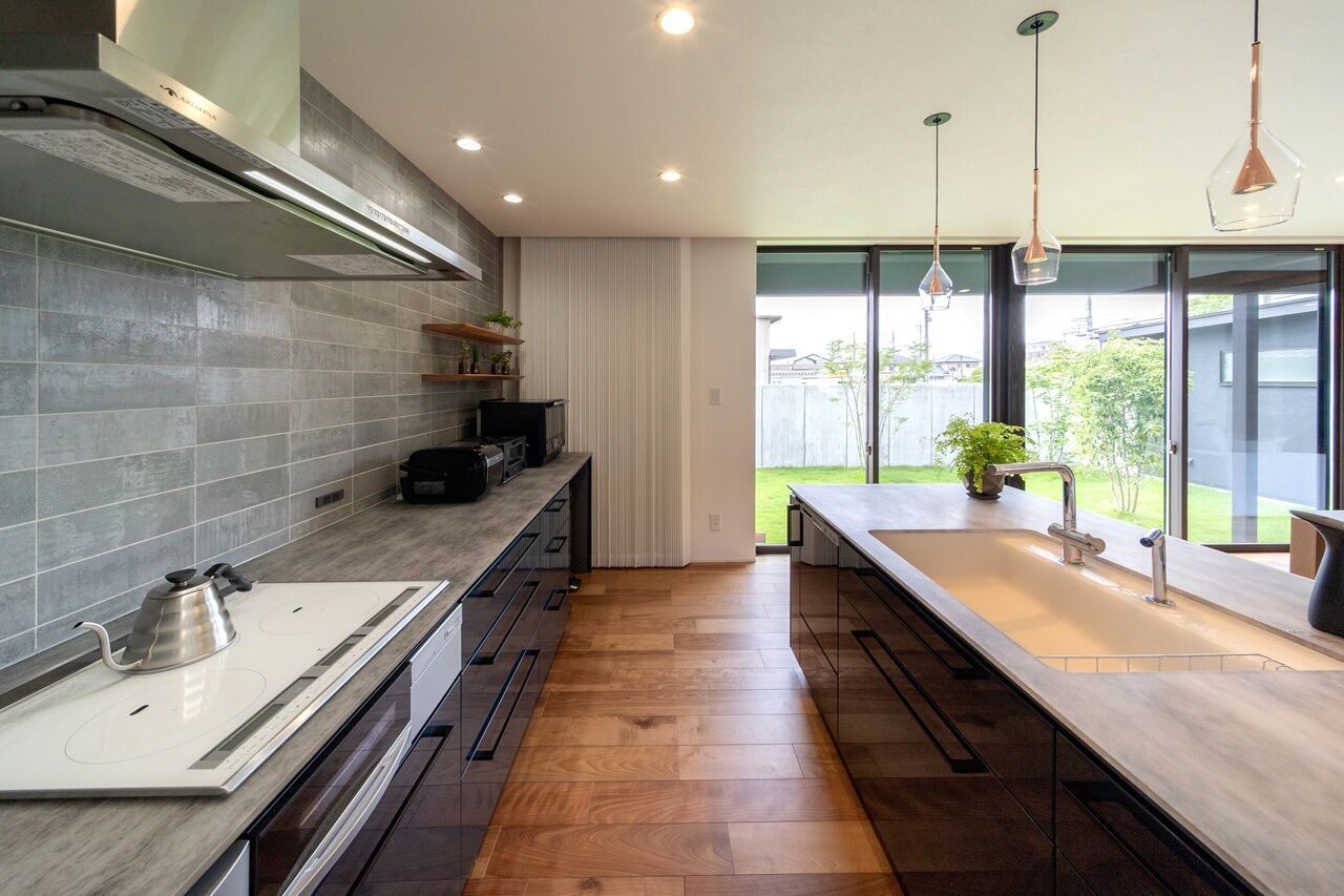 永和住宅 【4000万円台×ビルトインガレージ】大開口窓からたっぷりと光を取り込んだ開放的なリビングの家の建築実例画像4