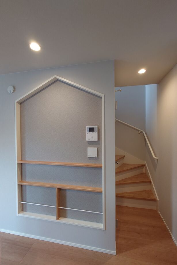 AZ-Ishihara 【1000万円台／狭小+ビルトインガレージ／間取り図有】2面採光のバルコニー付き、3LDKの狭小住宅の建築実例画像6