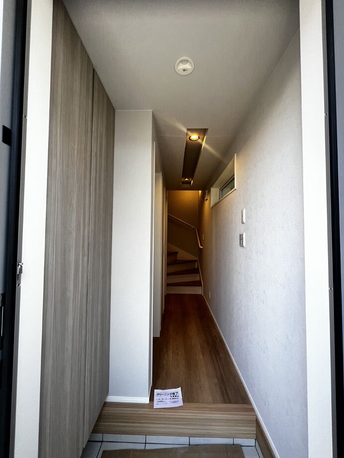 AZ-Ishihara 【1000万円台／狭小+ビルトインガレージ／間取り図有】2面採光のバルコニー付き、3LDKの狭小住宅の建築実例画像8