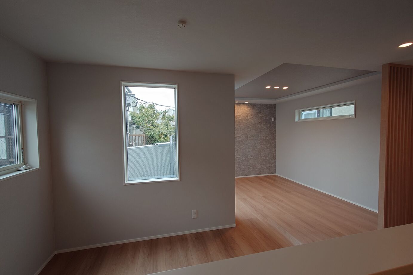 AZ-Ishihara 【1000万円台／狭小+ビルトインガレージ／間取り図有】2面採光のバルコニー付き、3LDKの狭小住宅の建築実例画像9