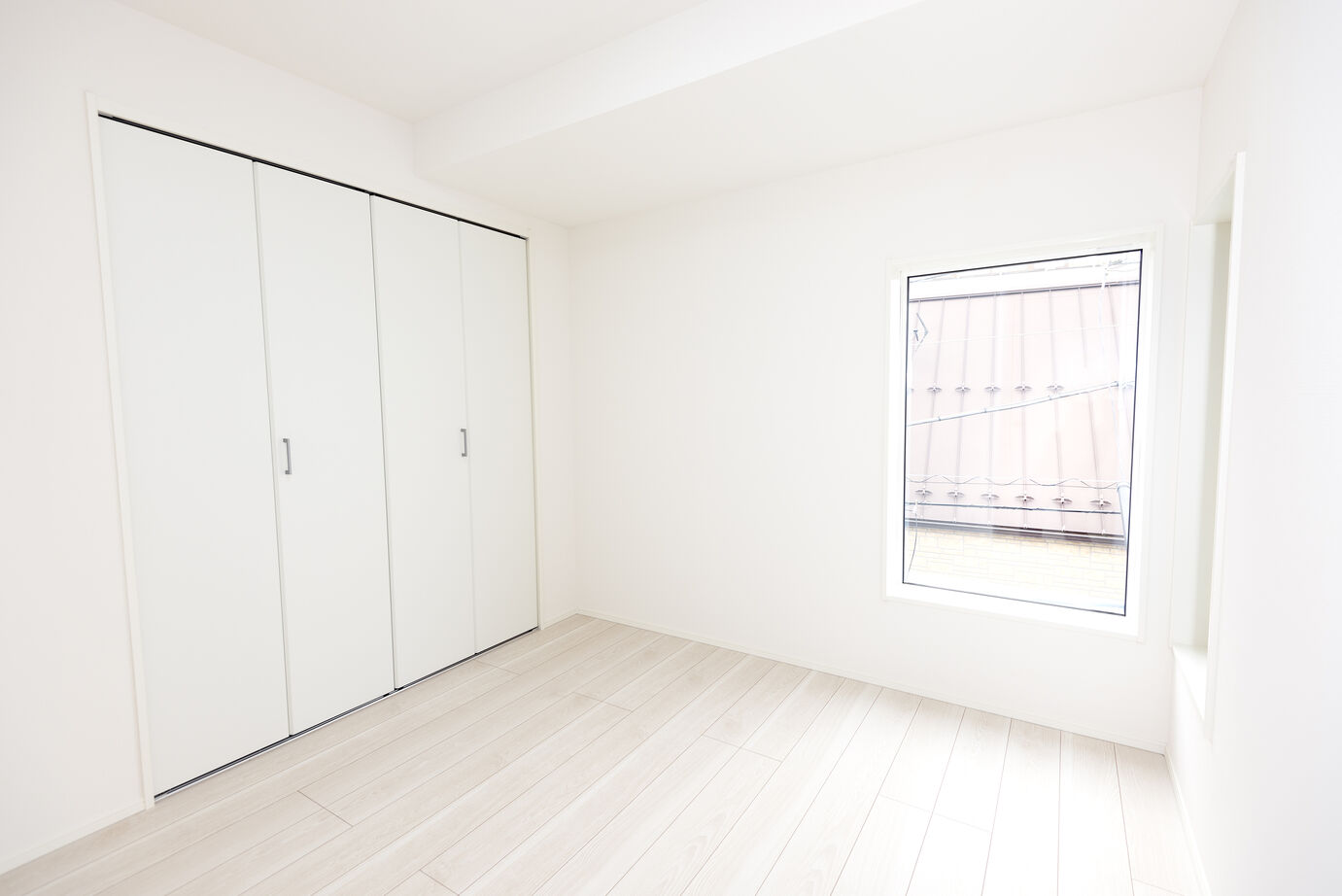 AZ-Ishihara 【1000万円台／狭小+ビルトインガレージ／間取り図有】2階リビング・南面バルコニー、3LDKの狭小住宅の建築実例画像7