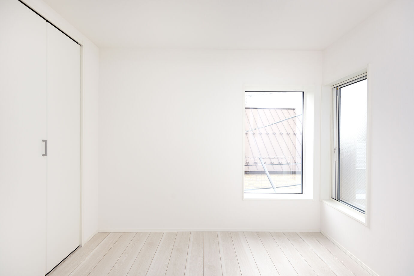 AZ-Ishihara 【1000万円台／狭小+ビルトインガレージ／間取り図有】2階リビング・南面バルコニー、3LDKの狭小住宅の建築実例画像8