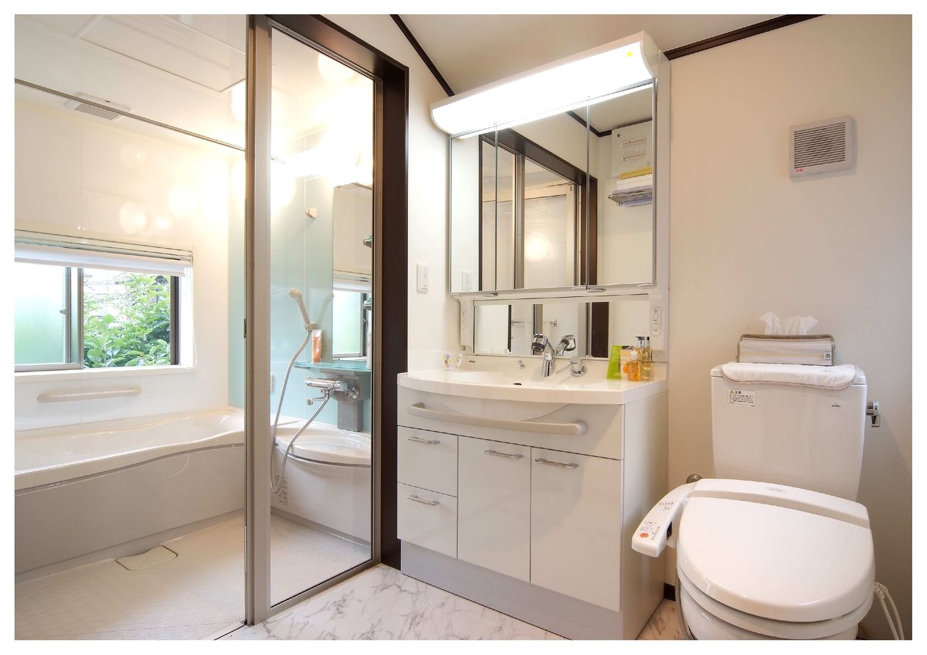 兼六土地建物 【東久留米市/狭小地/吹抜け/20坪台】家中に光を取り込む中庭のあるモダンリゾートな住まいの建築実例画像6