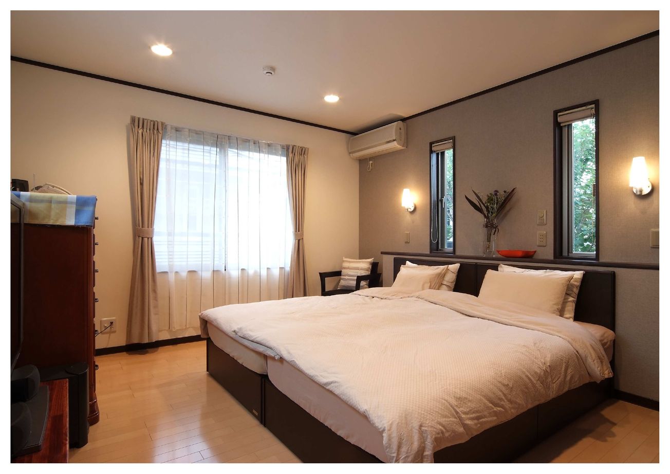 兼六土地建物 【東久留米市/狭小地/吹抜け/20坪台】家中に光を取り込む中庭のあるモダンリゾートな住まいの建築実例画像7