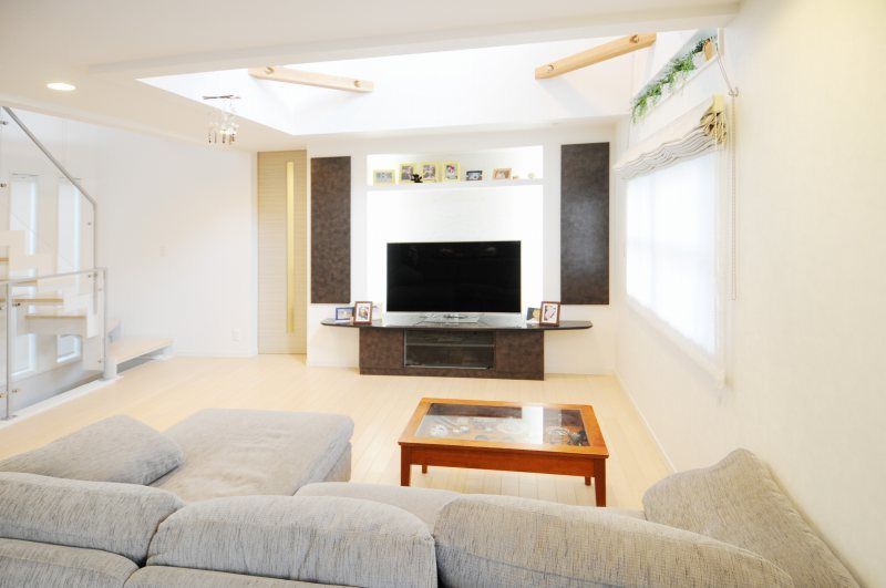 兼六土地建物 【杉並区/書斎/シアタールーム】地下室から屋上まで空間を最大限活用！　吹き抜けの自然光が心地いい家の建築実例画像4