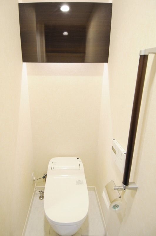 兼六土地建物 【杉並区/書斎/シアタールーム】地下室から屋上まで空間を最大限活用！　吹き抜けの自然光が心地いい家の建築実例画像7