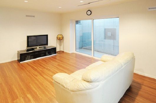 兼六土地建物 【杉並区/書斎/シアタールーム】地下室から屋上まで空間を最大限活用！　吹き抜けの自然光が心地いい家の建築実例画像10