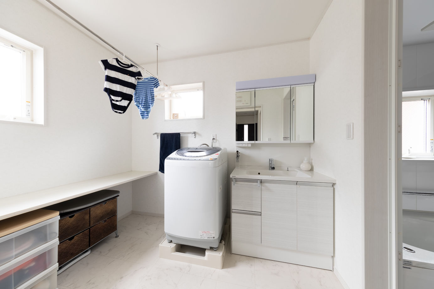 兼六土地建物 【完全分離二世帯住宅/2000万円台/30坪台/間取り図】芝が気持ち良いバルコニーが自慢　幸せな子育てハウスの建築実例画像6