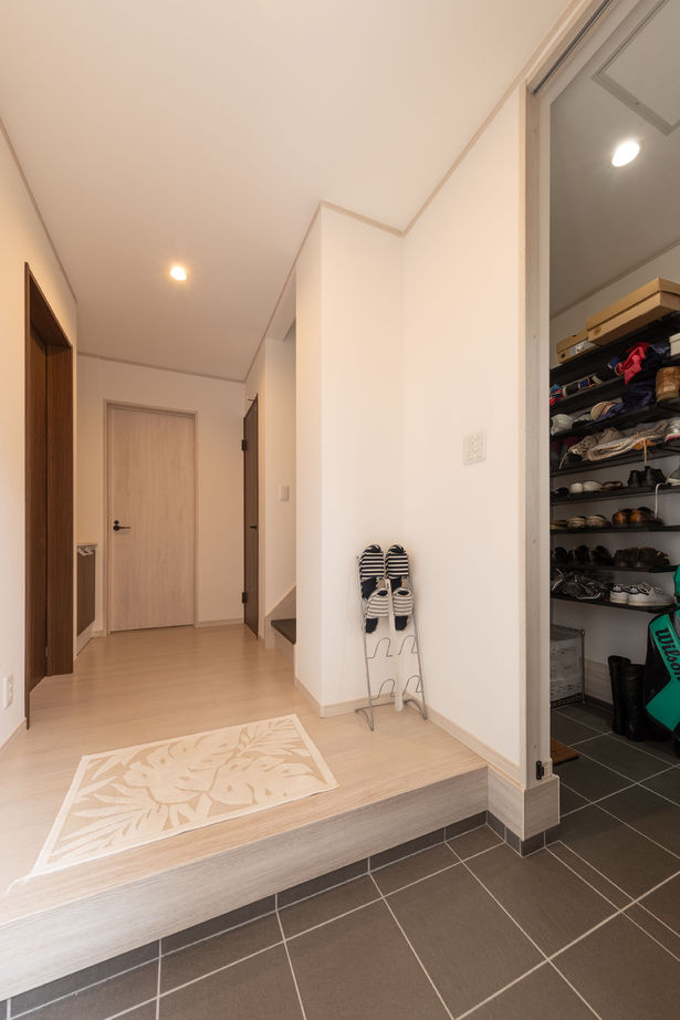 兼六土地建物 【完全分離二世帯住宅/2000万円台/30坪台/間取り図】芝が気持ち良いバルコニーが自慢　幸せな子育てハウスの建築実例画像8