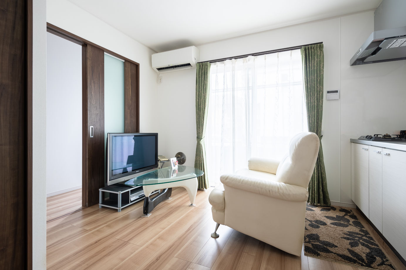 兼六土地建物 【完全分離二世帯住宅/2000万円台/30坪台/間取り図】芝が気持ち良いバルコニーが自慢　幸せな子育てハウスの建築実例画像10