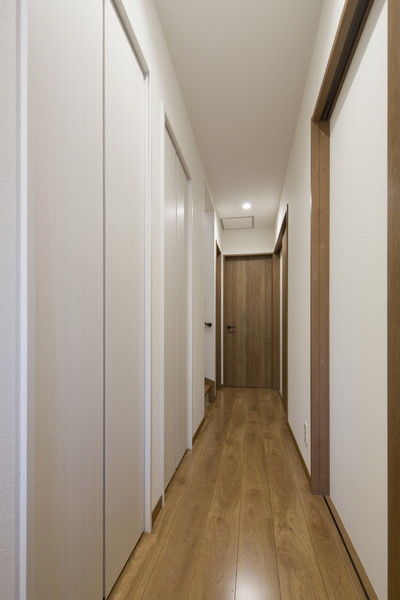 兼六土地建物 【杉並区/1500～1999万円/19坪/間取り図】大容量パントリーでスッキリ収納　狭小地に建つ二世帯住宅の建築実例画像9