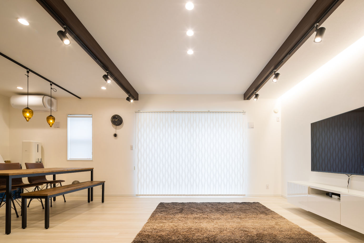 兼六土地建物 【2000万円台/30坪台/間取り】収納たっぷりでシンプル　リビングで団欒を楽しめるホテルライクな二世帯住宅の建築実例画像4