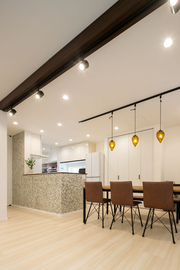 兼六土地建物 【2000万円台/30坪台/間取り】収納たっぷりでシンプル　リビングで団欒を楽しめるホテルライクな二世帯住宅の建築実例画像5