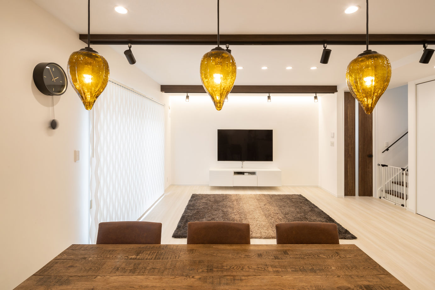 兼六土地建物 【2000万円台/30坪台/間取り】収納たっぷりでシンプル　リビングで団欒を楽しめるホテルライクな二世帯住宅の建築実例画像6