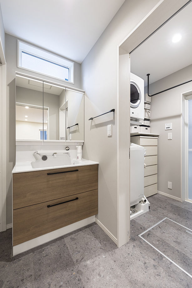 兼六土地建物 【小屋裏／家事動線／間取図】「オーソドックスだからこそ飽きない」。末永く愛せる家の建築実例画像8