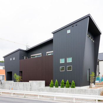 ワンダーホーム 開放的な空間が織り成す、昼と夜、2つの顔。照明デザインが美しいスタイリッシュな家の建築実例画像2