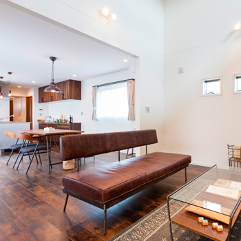 ワンダーホーム 開放的な空間が織り成す、昼と夜、2つの顔。照明デザインが美しいスタイリッシュな家の建築実例画像4