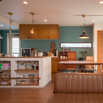 ワンダーホーム 「収まりきらなかったアンティーク雑貨や家具を、オシャレにディスプレイ」見せる収納がかわいい住まいの建築実例画像3