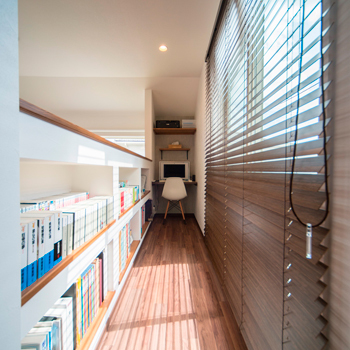 ワンダーホーム 「収まりきらなかったアンティーク雑貨や家具を、オシャレにディスプレイ」見せる収納がかわいい住まいの建築実例画像9