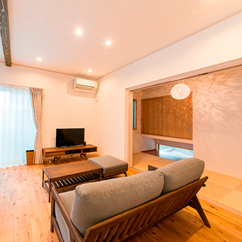 ワンダーホーム 【30坪｜間取り図】狭小＆変形地のマイナスを、アイデア間取りでメリットに！三角地に建つ自然素材の家の建築実例画像2