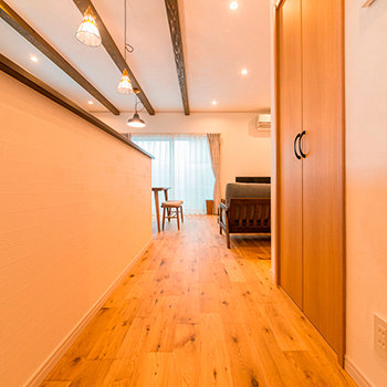 ワンダーホーム 【30坪｜間取り図】狭小＆変形地のマイナスを、アイデア間取りでメリットに！三角地に建つ自然素材の家の建築実例画像4