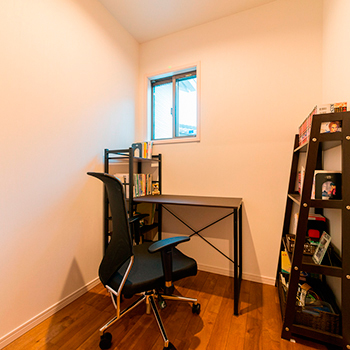 ワンダーホーム 【30坪｜間取り図】狭小＆変形地のマイナスを、アイデア間取りでメリットに！三角地に建つ自然素材の家の建築実例画像9