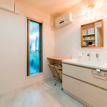 ワンダーホーム 【30坪｜間取り図】狭小＆変形地のマイナスを、アイデア間取りでメリットに！三角地に建つ自然素材の家の建築実例画像10