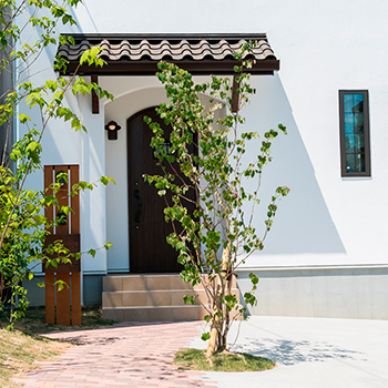 ワンダーホーム 「家事をしながら子どもとコミュニケーションがとれる」キッチンと勉強スペースが向き合うカフェ風の住まいの建築実例画像3