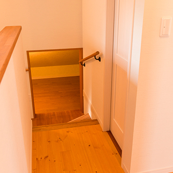 ワンダーホーム 「家事をしながら子どもとコミュニケーションがとれる」キッチンと勉強スペースが向き合うカフェ風の住まいの建築実例画像10