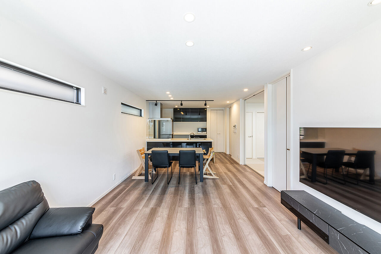 ワンダーホーム 【30坪台／家事ラク／収納充実】モノトーン×ナチュラルで収納力抜群な家の建築実例画像2