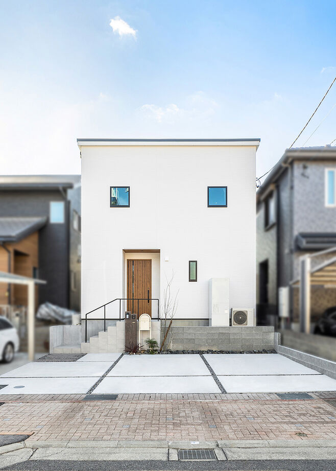 ワンダーホーム 【30坪台／家事動線／収納充実】ウォークスルーファミリークロークや土間収納のあるナチュラルテイストな家の建築実例画像1